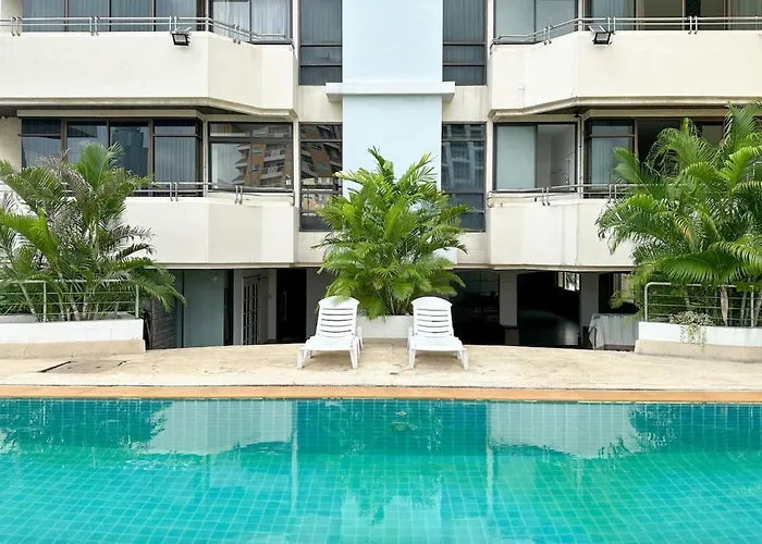 The Wooden Nest Warm At Sukhumvit 8 Appartamento